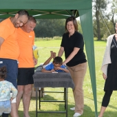 Massages op de tafel bij volleybaltoernooi voor medewerkers